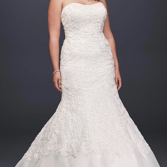 Beautiful lace over charmeuse gown - Picture 1 of 3